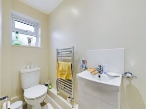 Ensuite shower room- click for photo gallery